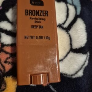 Deep Tan Bronzer Revitalizing Stick